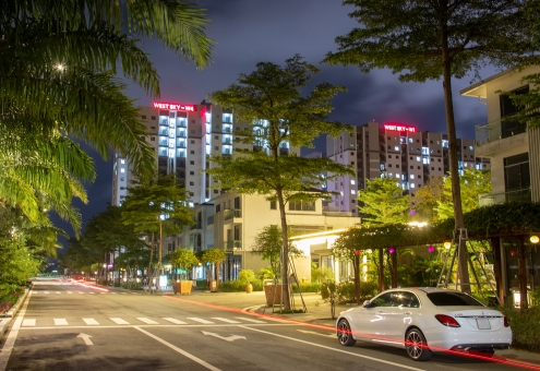 W4 LUNG LINH ÁNH ĐÈN, THẮP SÁNG BẦU TRỜI WEST SKY